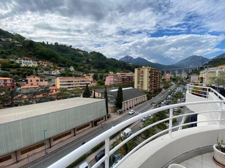 Vacances A Menton Extérieur photo